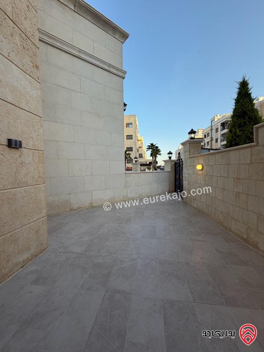 شقة طابق ارضي مساحة 236م مع ترس 40م سوبر ديلوكس للبيع في عمان - الجبيهة/ام زويتينة