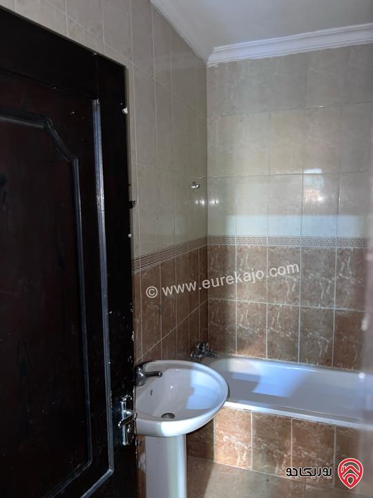 شقة شبه أرضية مساحة 100م داخلي و 100م خارجي للبيع في عمان - الجبيهة 