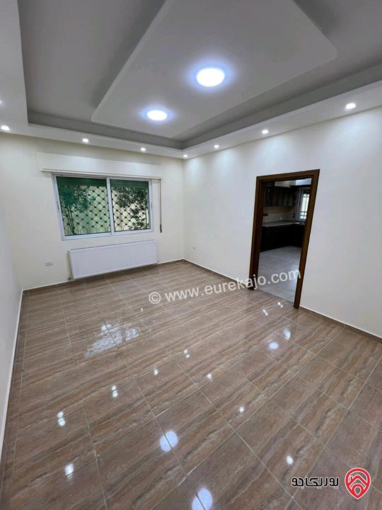 شقة طابق أرضي مساحة 160م داخلي و 60م خارجي للبيع في عمان - تلاع العلي 