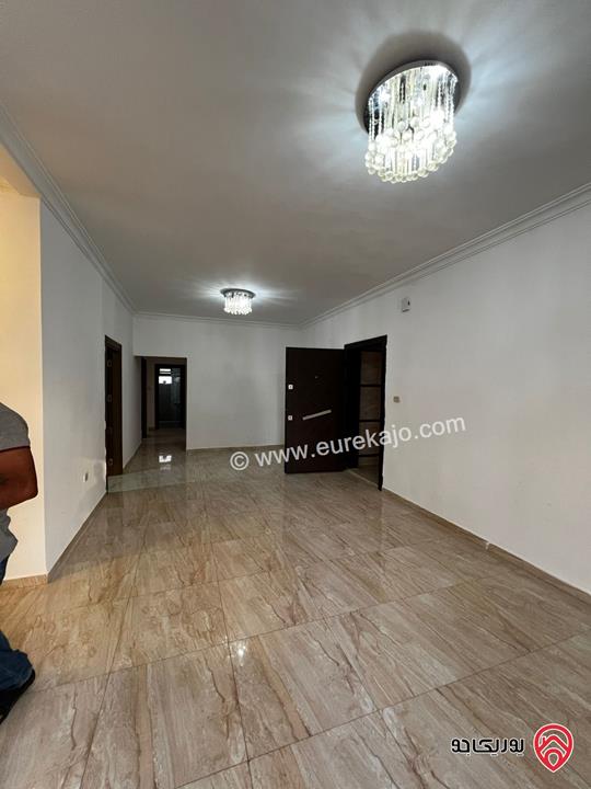 شقة مجددة بالكامل مساحة 150م طابق أول للايجار في عمان - الشميساني 