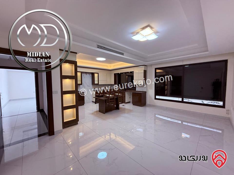 شقة ارضية للبيع في عمان - دير غبار مساحة 200م مع ترس 40م تشطيبات و ديكورات سوبر ديلوكس جديدة لم تسكن