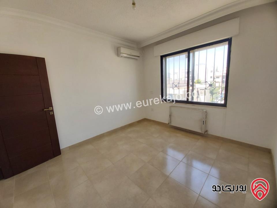 شقة مساحة 98م طابق ثالث للبيع في عمان - الشميساني