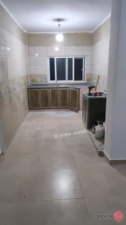 شقة سكنية طابق اول مساحة 100م للايجار في الزرقاء - الوسط التجاري