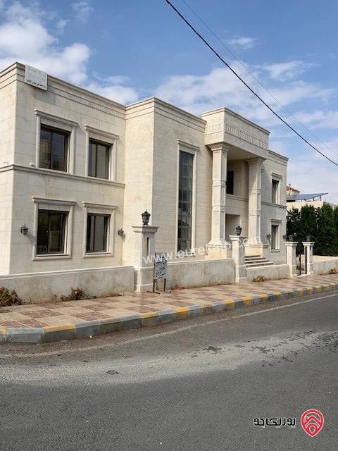 فيلا مساحة 1 دونم و 225م على أرض 924م للبيع في عمان - عبدون