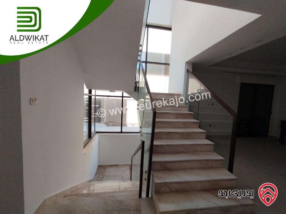 فيلا مستقلة مساحة البناء 530م ومساحة الارض 520م ومساحة الحديقة 200م للبيع في ماحص على حد بدر الجديدة