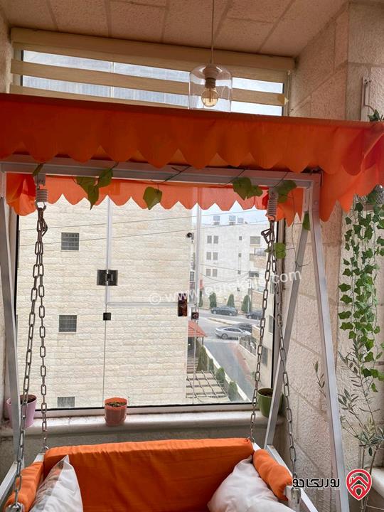 شقة شبه أرضية مساحة 129م للبيع مفروشة في عمان - خلدا