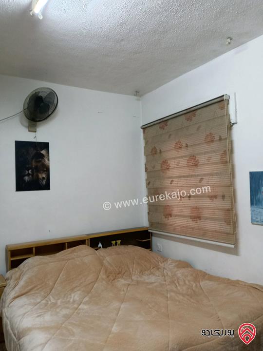 شقة مع روف مساحة 124م للبيع في عمان - الياسمين بالقرب من دوار الصخرة 