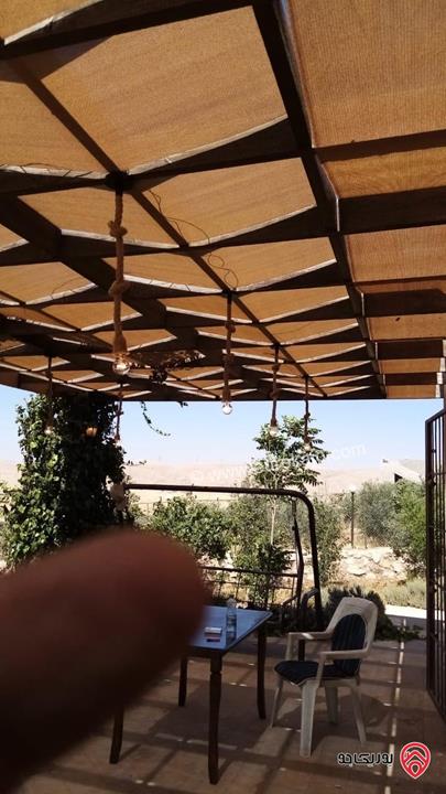 مزرعة مساحة الأرض 4 دونم و 500م والبناء 100م للبيع في الزرقاء - منطقة بيرين 