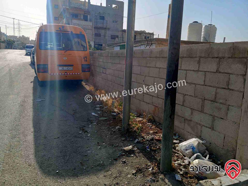 قطعة ارض مساحتها 819 متر مربع تنظيم سكني أ، تقع على شارعين، واصل جميع الخدمات للبيع في الزرقاء - منطقة حي الرشيد الرصيفة