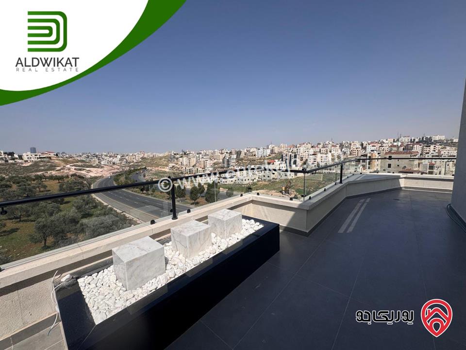 روف مساحة 220م داخلي والترس 220م موقع مميز ومطل للبيع في عمان - رجم عميش