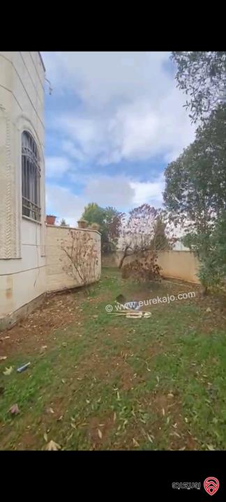 بيت مستقل مساحة 275م على أرض 920م للبيع في عمان - الجويدة