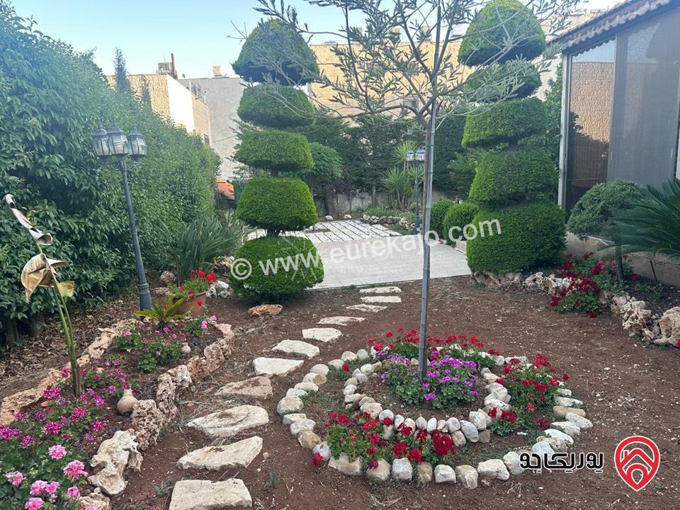 أرض سكنية مساحة 840م عليها منزل 217م للبيع في عمان - الجندويل