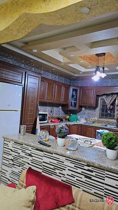 منزل طابقين مساحة الارض 860م ومساحة البناء 440م مرخص للبيع في عمان - خريبة السوق العلكومية 