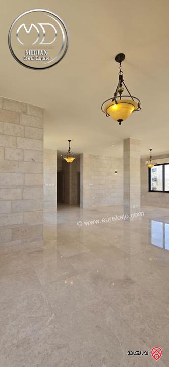 رووف طابقي فارغ للايجار في عمان - أجمل مواقع ام السماق مساحة 500م مع تراسات تشطيبات ديكورات عصرية فاخرة اطلالة رائعة