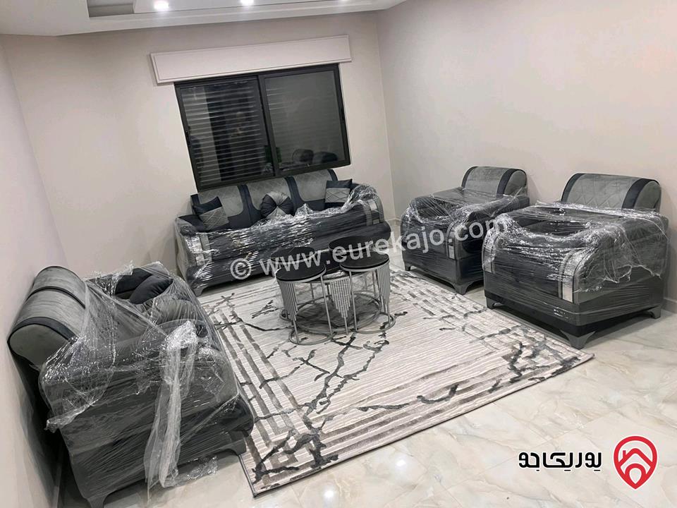 شقة كبيرة مساحة 200م داخلي مع ترس 120م للايجار مفروشة في عمان - الجبيهة حي المنصور