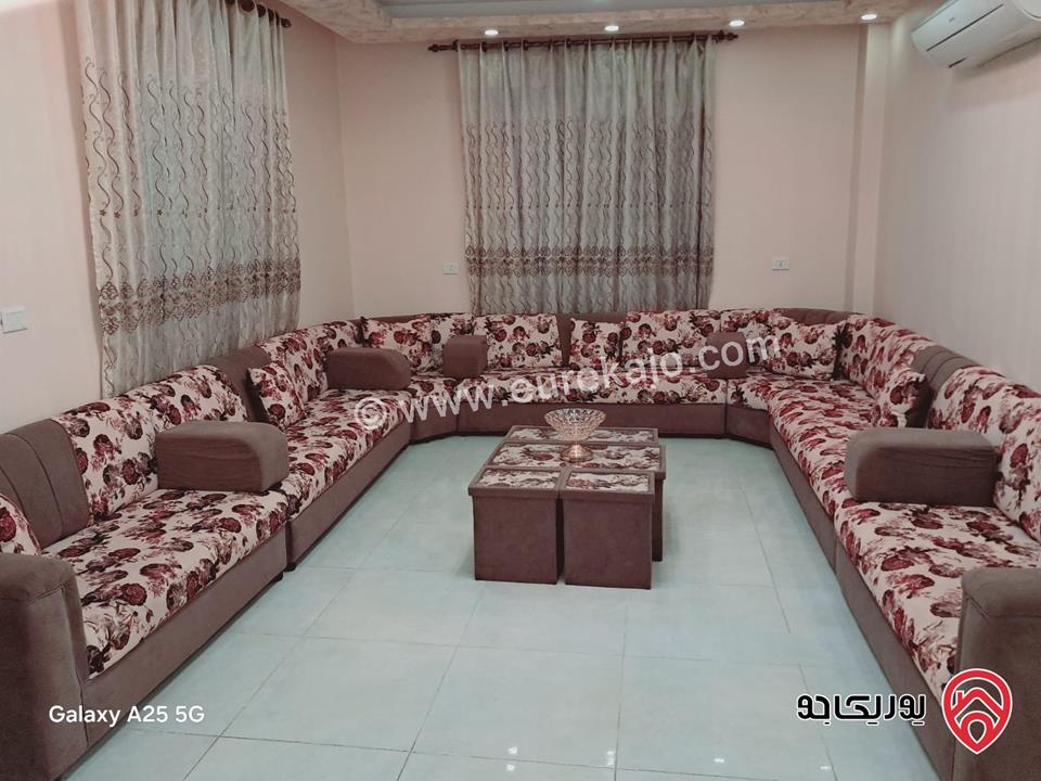 فيلا طابقين على أرض 1360م للبيع في اربد - ايدون