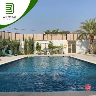 شاليه للبيع في منتجع البحيرة مساحة البناء 175م ومساحة الارض 720م ومساحة الحديقة 400م