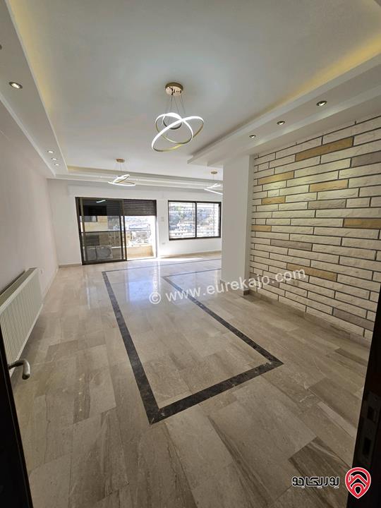 شقة مساحة 175م طابق ثاني للبيع في عمان - خلدا مطلة علي دابوق بسعر مميز 