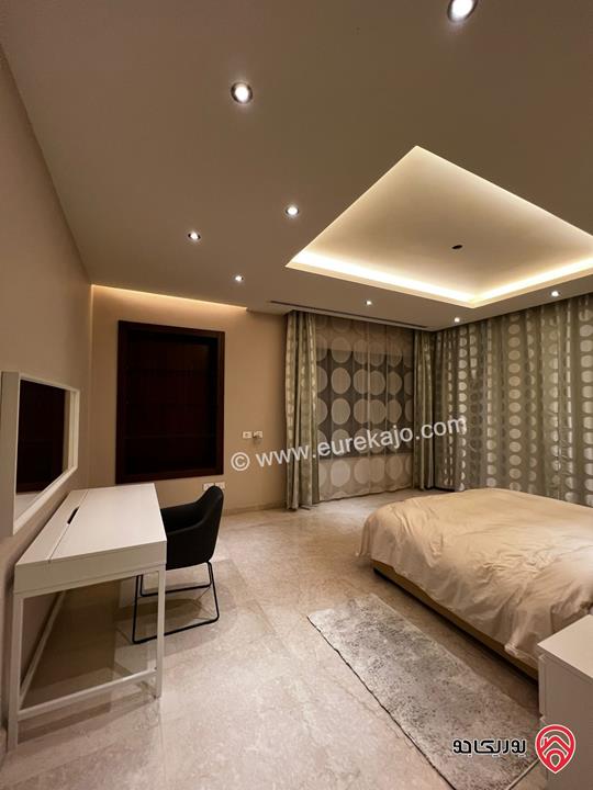 شقة فاخرة مفروشة أرضية مساحة 150م داخلي و 30م خارجي للإيجار في عمان - خلدا