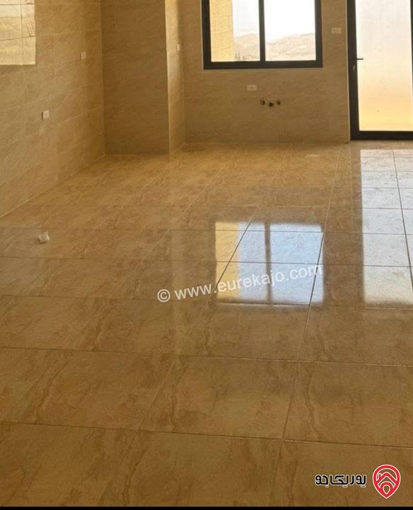 شقة طابق ارضي مساحة 150م مع ترس وكراج خاص 40م للبيع في عمان - طبربور 