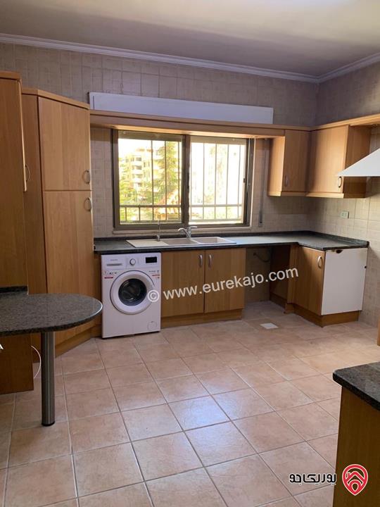 شقة طابق ثالث مساحة 200م للايجار في عمان - خلدا