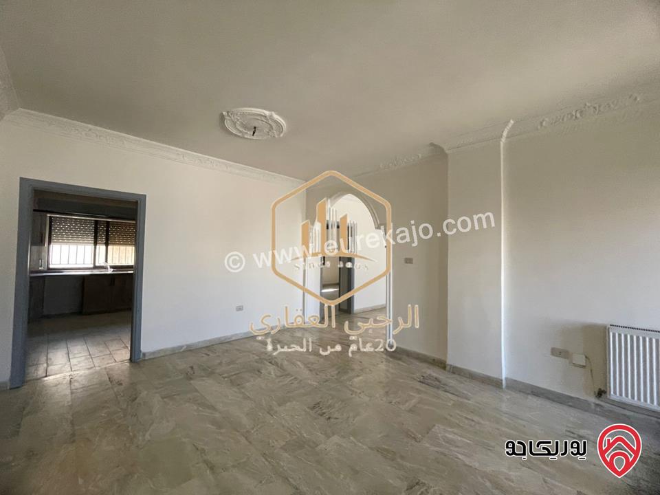 شقة مجددة بالكامل طابق ثالث مساحة 150م للايجار الفارغ في عمان - الشميساني 