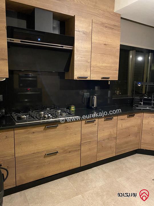 شقة ارضية فاخرة مفروشة مساحة 142م داخلي و 40م خارجي للايجار في عمان - الدوار الرابع جبل عمان