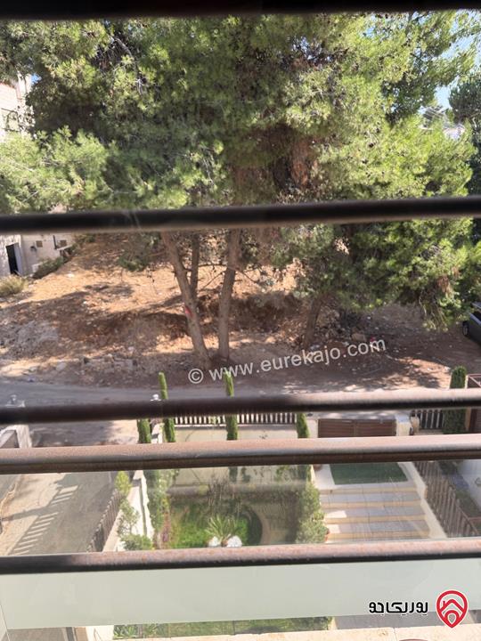 شقة مساحة 146م طابق -1 من المدخل الامامي وطابق ثاني من الشارع الخلفي للبيع في عمان - دابوق، منطقة سكن خاص طابقين ورووف