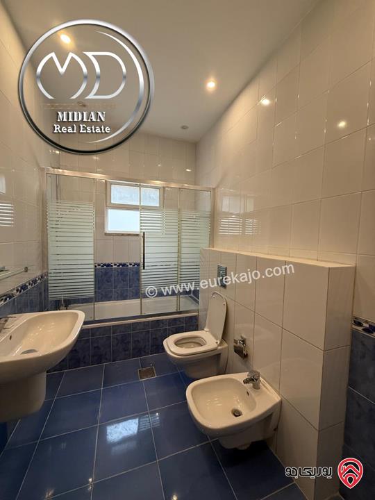 شقة فارغة للايجار في عمان - خلدا مساحة 220م طابق أول تشطيبات و ديكورات سوبر ديلوكس بسعر مميز جداً