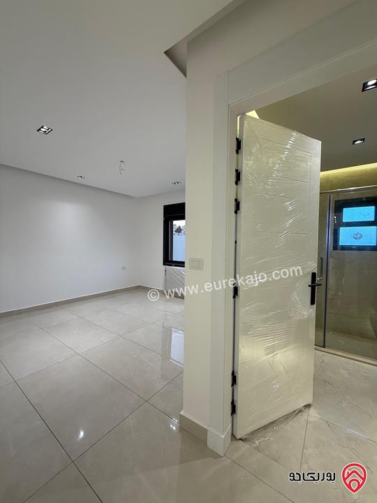 شقة طابق ارضي مساحة 227م مع ترس 60م سوبر ديلوكس للبيع في عمان - تلاع العلي