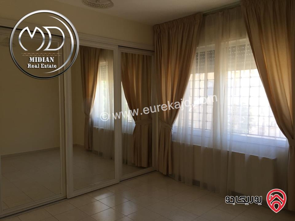 شقة ارضية طابقية فارغة للايجار في عمان - عبدون مساحة 300م مع ترس و حديقة 150م اطلالة جميلة