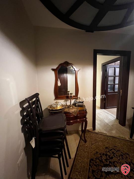 شقة ارضية مفروشة مساحة 250م داخلي وخارجي 90م للإيجار السنوي في عمان - دير غبار 