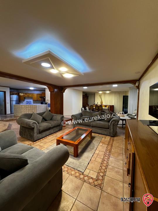 شقة مفروشة مع مسبح شبه ارضية مساحة 200م داخلي و 100م خارجي للايجار في عمان - عبدون