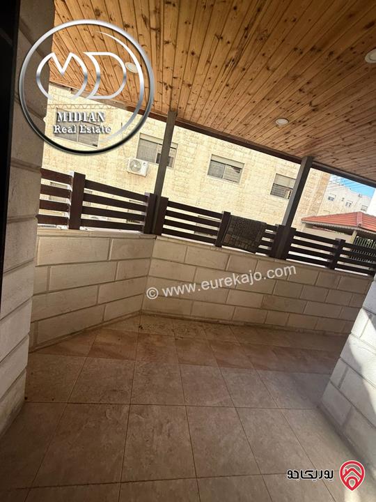 شقة ارضية للبيع في عمان - خلدا مساحة 200م مع ترس 45م تشطيبات ديكورات سوبر ديلوكس بسعر مميز جداً 