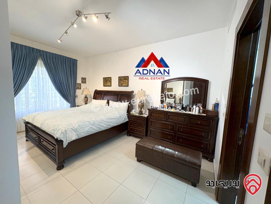 شقة ارضية مميزة مساحة 210م داخلي مع تراس 60م ومدخل و كراج خاص للبيع في عمان - عبدون