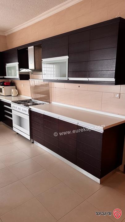 شقة طابق اخير مساحة 187م مع رووف منفصل 48م وترس 110م للبيع في عمان - مرج الحمام