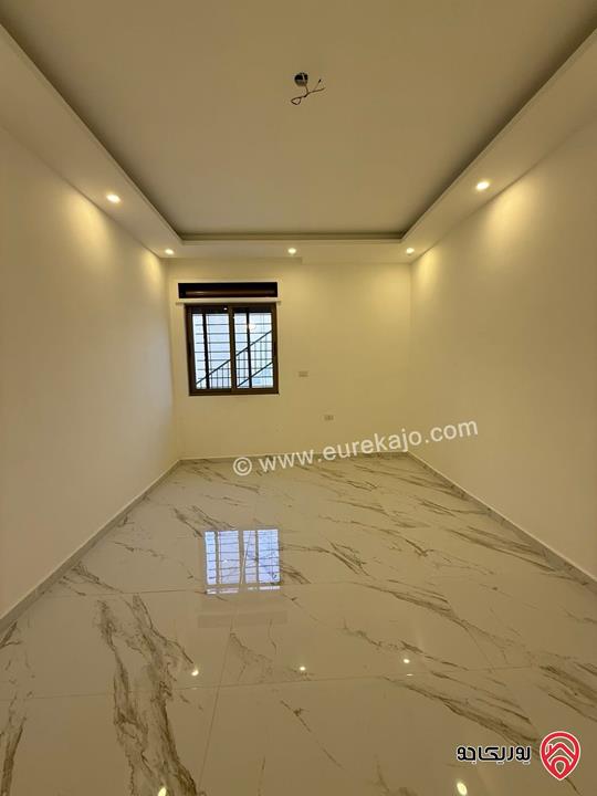 شقة للإيجار شبه ارضية مساحة 120م مع ترس 60م في عمان - ضاحية الاستقلال