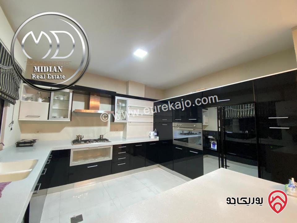 شقة مفروشة للايجار في عمان - ضاحية الامير راشد مساحة 200م طابق ثالث تشطيبات و ديكورات فاخرة اطلالة جميلة