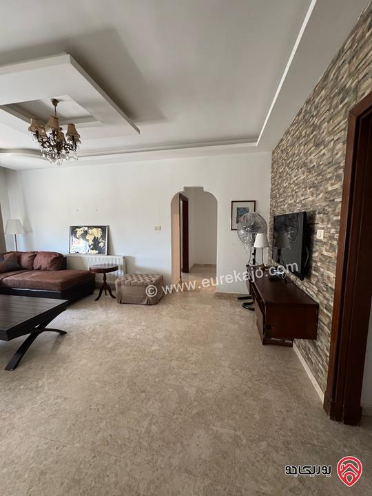 شقة طابق اخير مساحة 187م مع رووف منفصل 48م وترس 110م للبيع في عمان - مرج الحمام