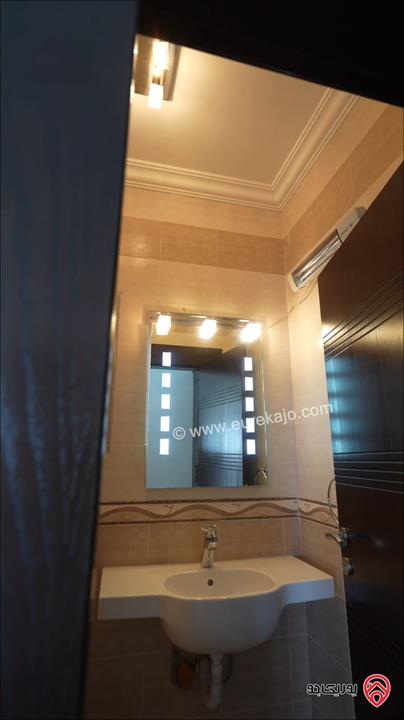 شقة مميزة طابق ثالث مساحة 240م للبيع في عمان - الكرسي