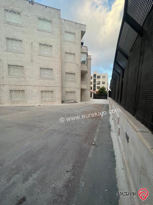 قصر فخم مساحة البناء 2 دونم على أرض 1 دونم و 250م للبيع في عمان - الجبيهة بسعر مغري 