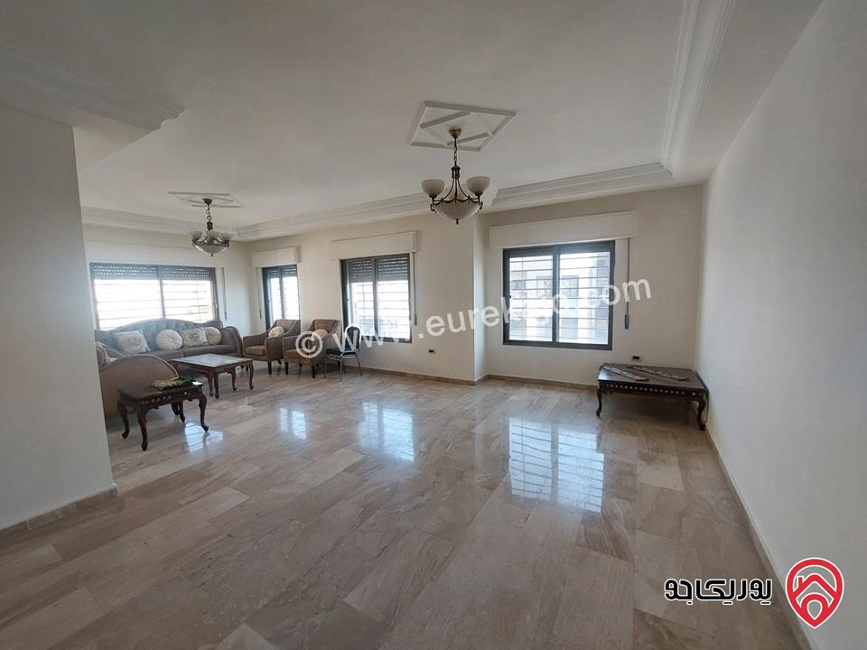 شقة مساحة 220م طابق ثالث للبيع في عمان - خلدا قرب السيفوي