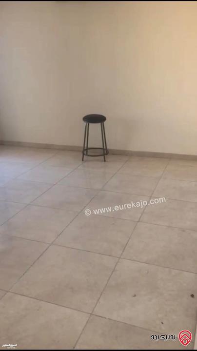 شقة طابق ثالث مساحة 120م للببع في عمان - ام السماق