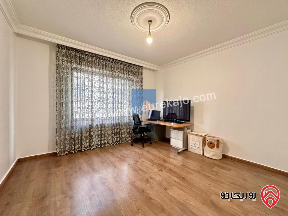 شقة طابقية طابق ثاني 185م تشطيب سوبر ديلوكس للبيع في عمان - خلدا