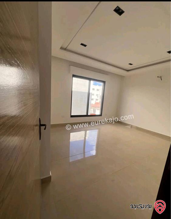 شقة فارغة طابق ثاني مساحة 250م للايجار في عمان - خلدا 