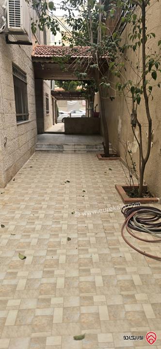 شقة ارضية مساحة داخلية 168م وتوسعة 25م حديقة وتراسات 200م للبيع في عمان - دير غبار