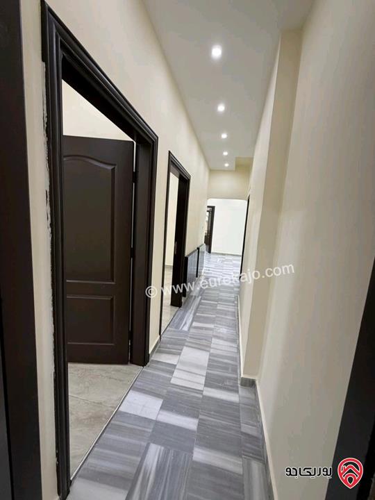 شقة طابق أرضي معلق مساحة 130م للبيع في عمان - ضاحية الرشيد