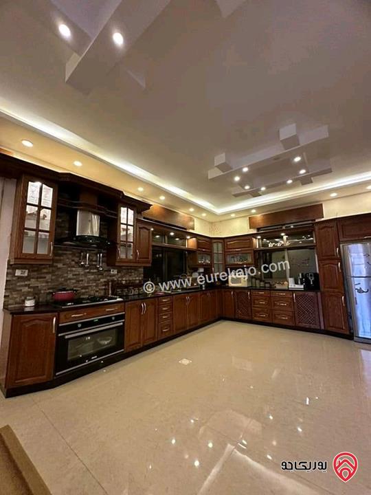 فيلا مساحة 460م على أرض 600م للبيع في الزرقاء - رجم الشوف قرب شفا بدران 