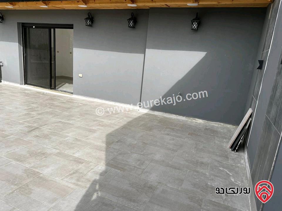 شقة طابق ثالث مساحة 150م مع روف 50م و تراس 50م للبيع في عمان - البيادر