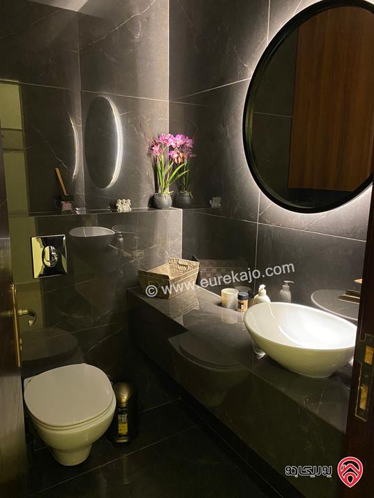 شقة ارضية فاخرة مفروشة مساحة 142م داخلي و 40م خارجي للايجار في عمان - الدوار الرابع جبل عمان